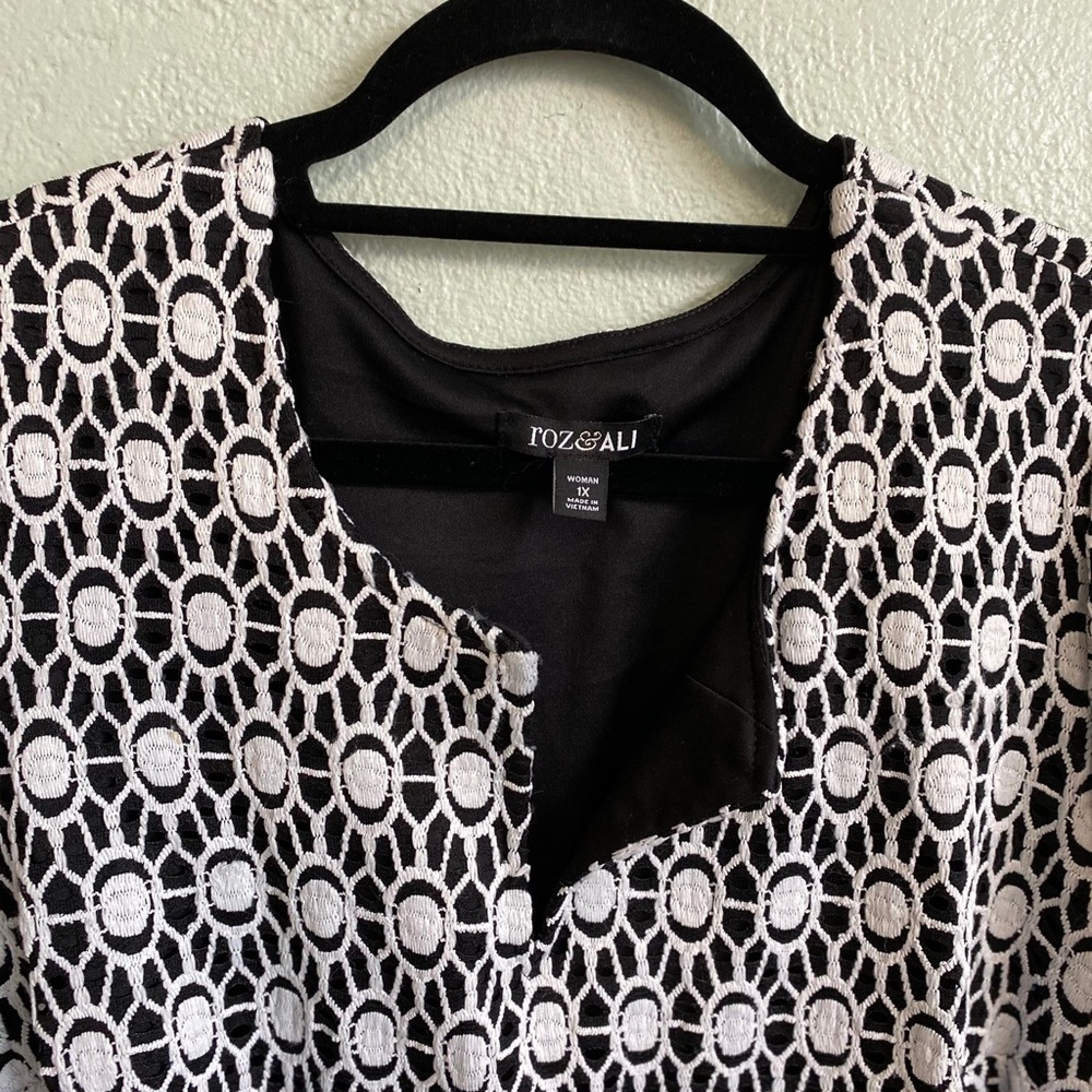 Roz & Ali Women’s dress black with white overlay